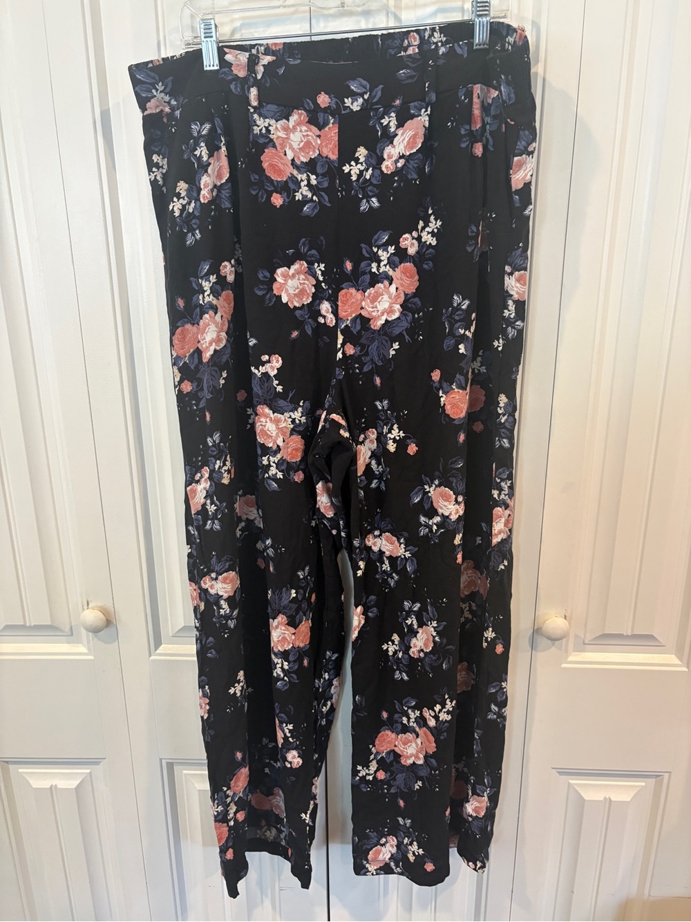 Torrid black pull on floral pants size 2X
